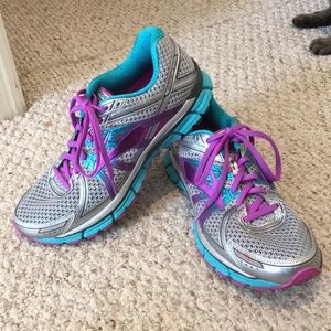 Brooks Adrenaline GTS 17, women’s size 11